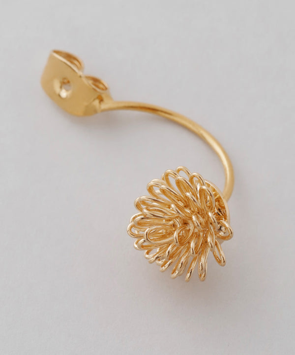 パール×ポンポンフラワーバックキャッチピアス