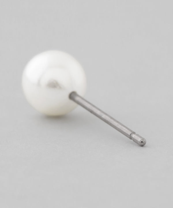 パール×ポンポンフラワーバックキャッチピアス