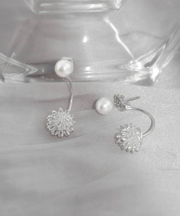 パール×ポンポンフラワーバックキャッチピアス