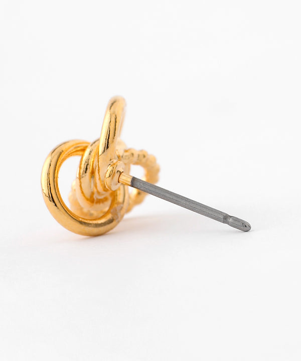 重なりサークルピアス