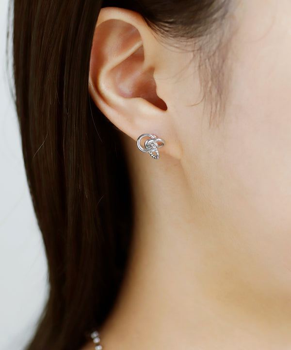 重なりサークルピアス