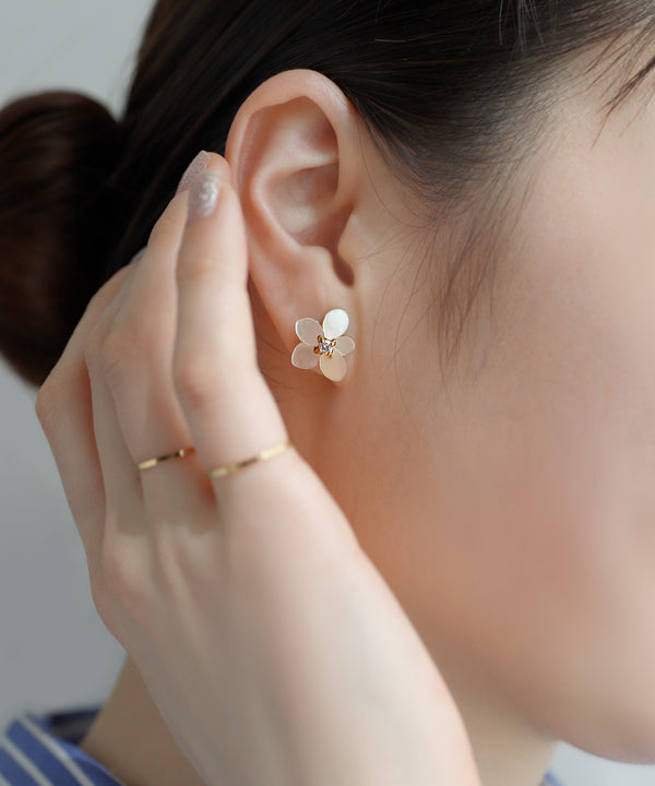 ビジュー×シェルフラワーピアス