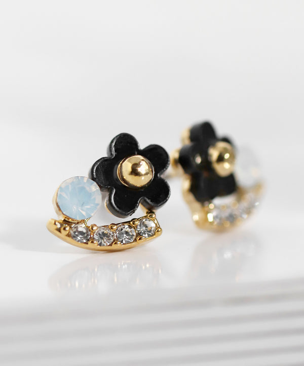 フラワー×ビジューピアス