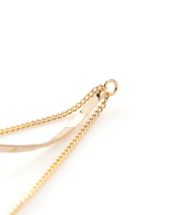 ツイストラインが揺れるアメリカンピアス