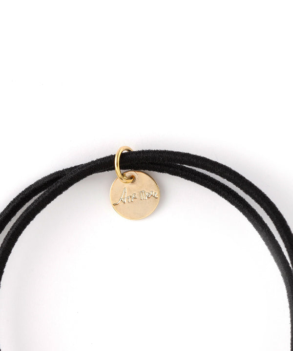 艶めくシェルをとじこめたスクエアヘアゴム