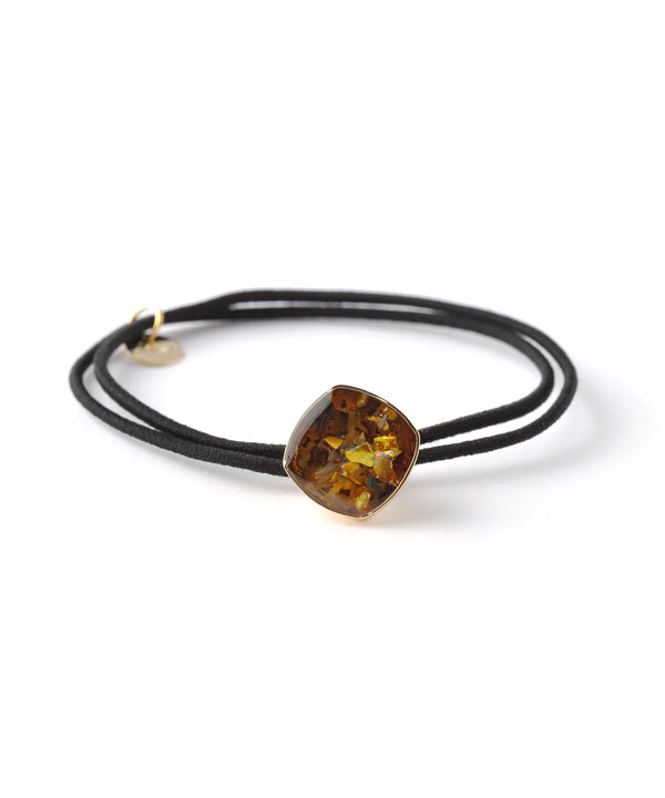 艶めくシェルをとじこめたスクエアヘアゴム