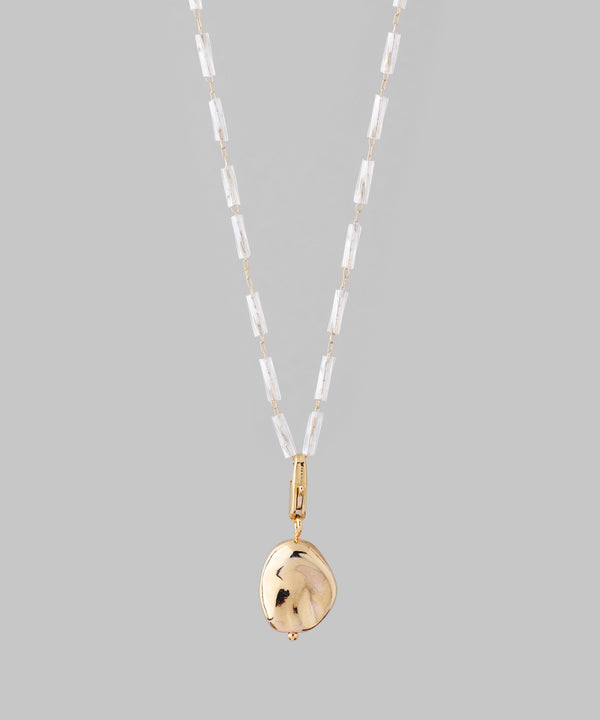 夏の日差しに艶めく、クリアアクセサリー 8