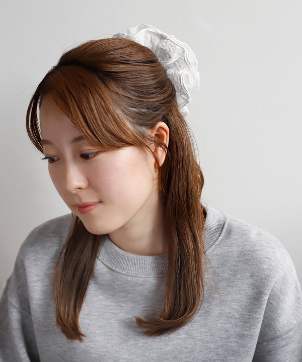 フラワー刺繍シュシュ