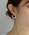 Convolve Earrings (Pearl)