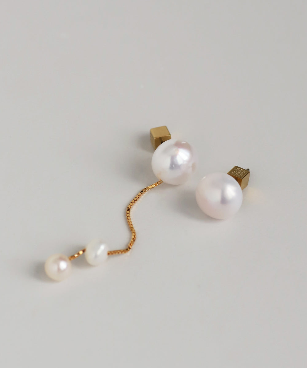 Schiaparelli刻印アシンメトリーピアス mimi33】パールのアシンメトリーピアス[Sheerchic]｜SANPO ONLINE