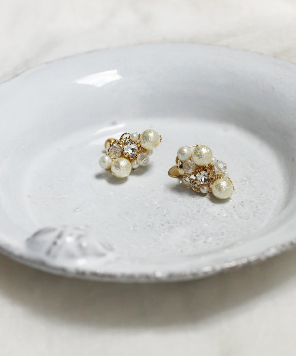 シャイニーパールとビジューのイヤリング