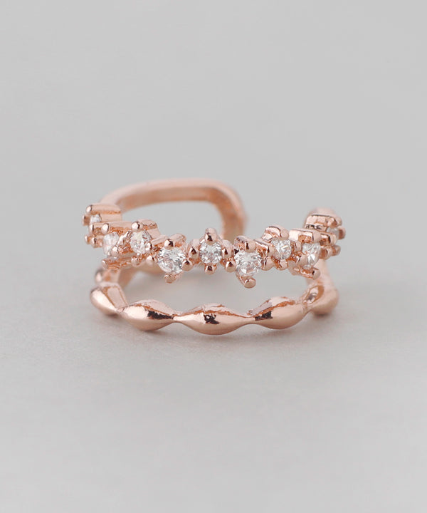 大人の横顔に華やぎをプラス!オススメのイヤーカフ重ね付けコーデ。 15