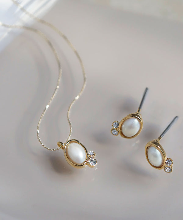 オーバルパール×ビジューネックレス