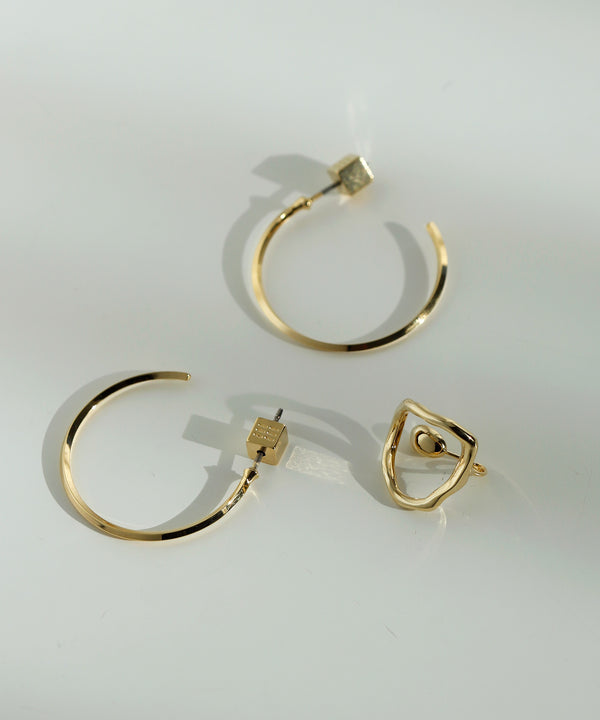 シンプルスタイルで心地良い華やぎを。メタル×フープピアス&イヤリング 38