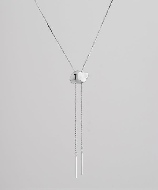 ニュアンスメタルのループタイネックレス