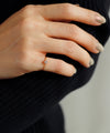 Twisted line single diamond ring