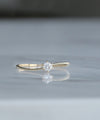 Twisted line single diamond ring