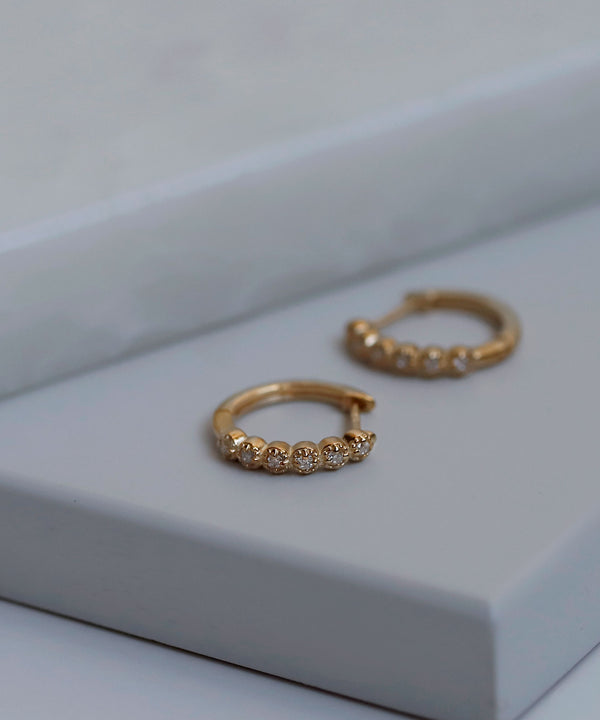 6粒ダイヤミルフープピアス