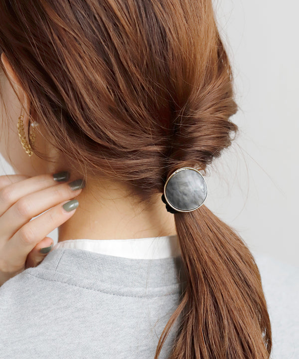 ふち取りゴールドのマーブルプレートヘアゴム