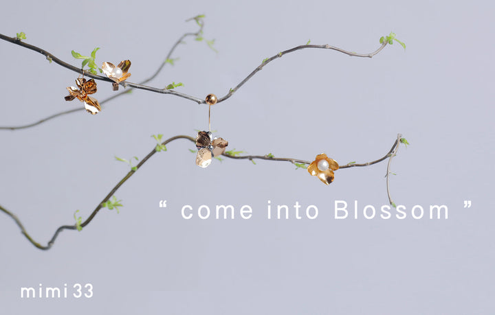 "come into blossom" フラワーアクセでドレスアップを