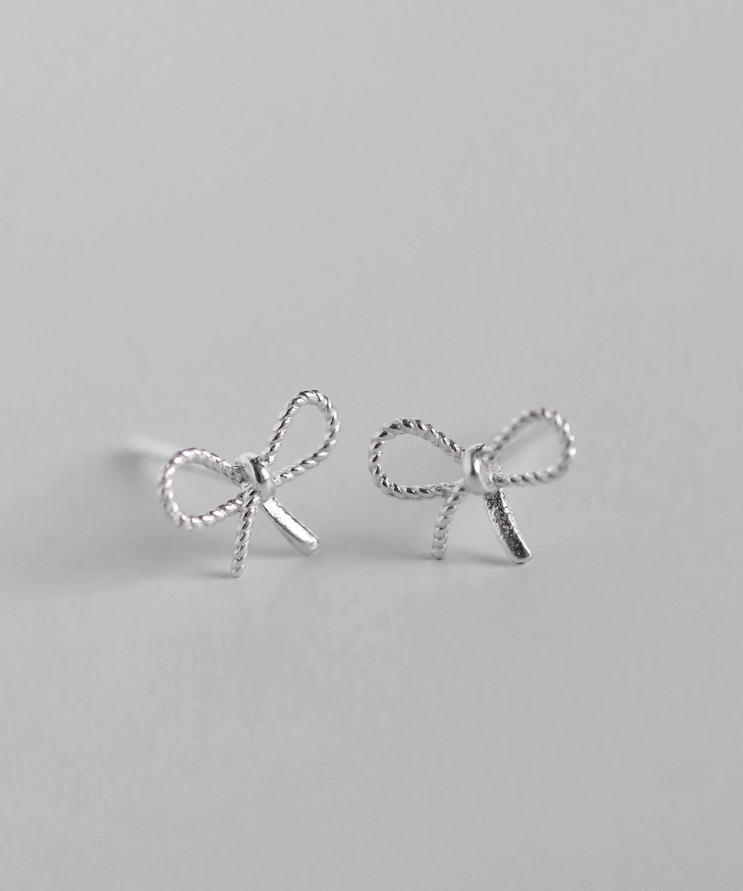 リキュエム ベビーリボンピアス ベビーリボンピアス(ライトブルー) – Liquem