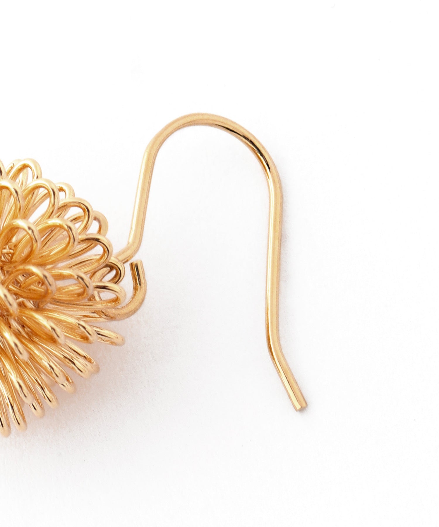 ANEMONE】ポンポンフラワーのフックピアス｜SANPO ONLINE(サンポー