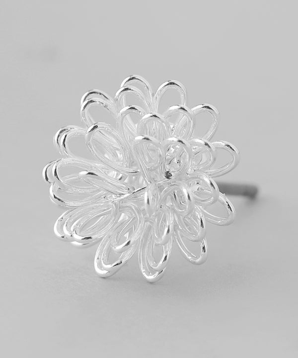 ポンポンフラワーピアス