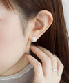 ポンポンフラワーピアス