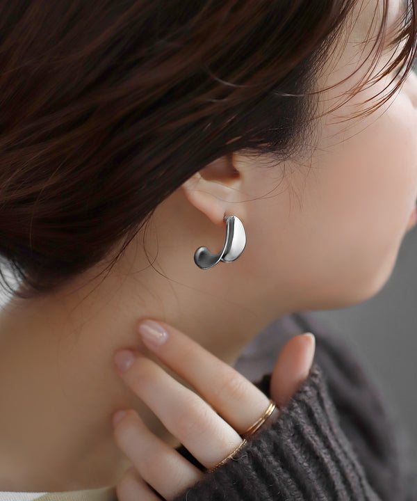 Metal Plate Curl Earrings