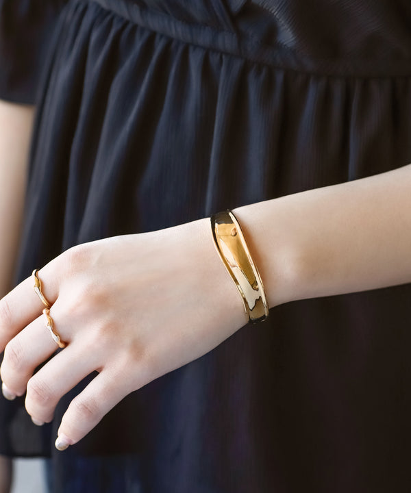 セミウェーブメタルバングル