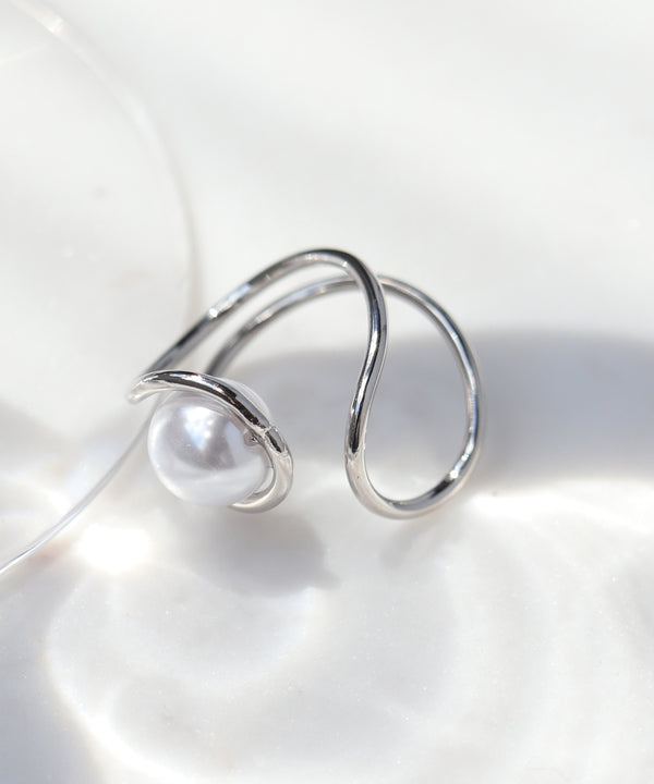 パール×メタルラインイヤーカフ