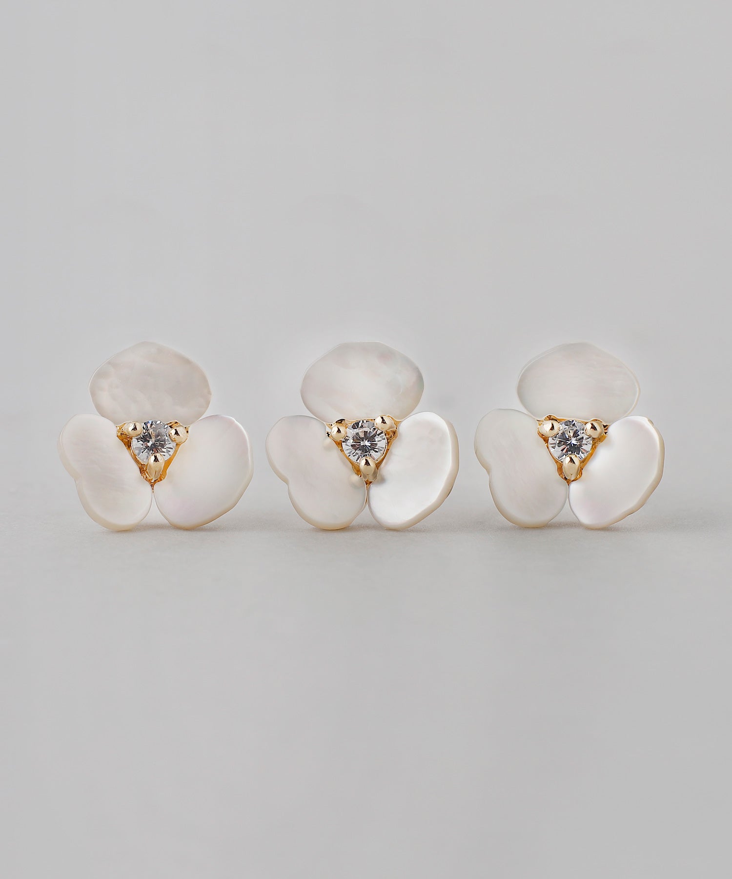 ANEMONE】ビジュー×シェルフラワーピアス｜SANPO ONLINE