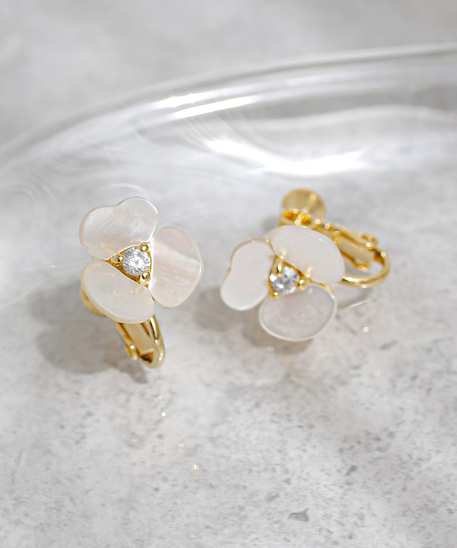 ANEMONE】ビジュー×シェルフラワーイヤリング｜アネモネ・シエナロゼ