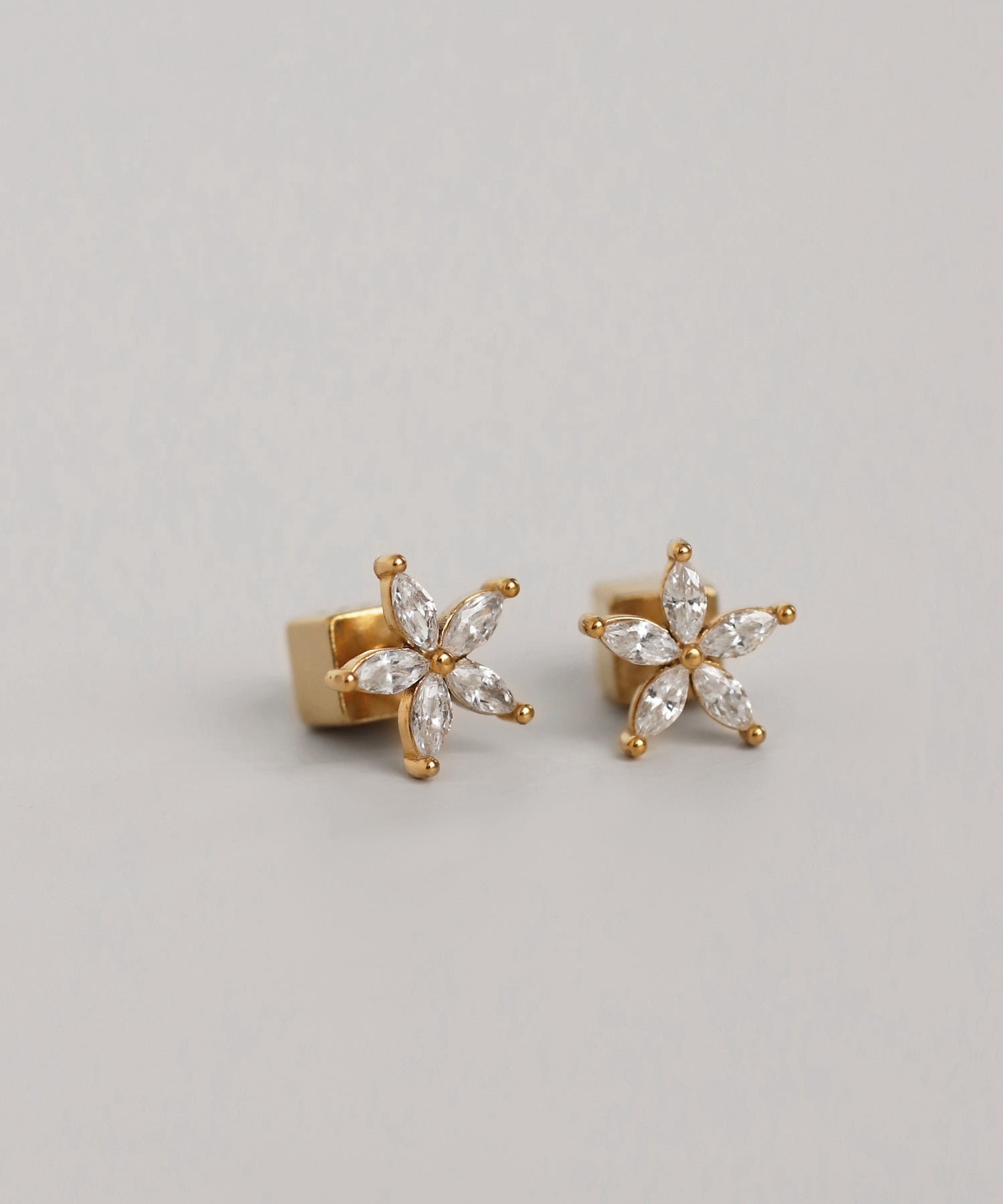 ハンドメイドピアス3318 mimi33】ビジューフラワーピアス[ステンレス][Sheerchic]｜アネモネ