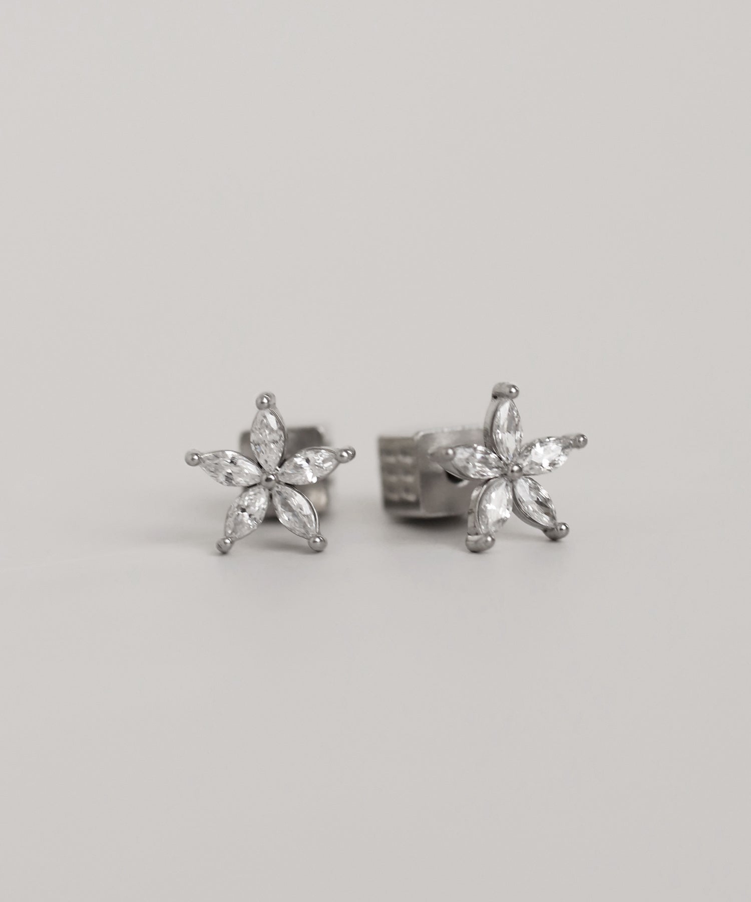 mimi33】ビジューフラワーピアス[ステンレス][Sheerchic]｜アネモネ
