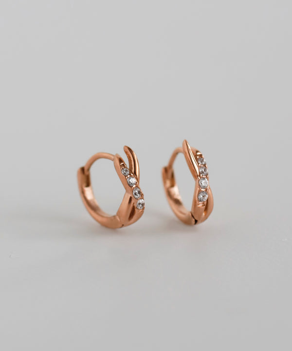 ビジュークロスラインフープピアス[サージカルステンレス][Sheerchic]