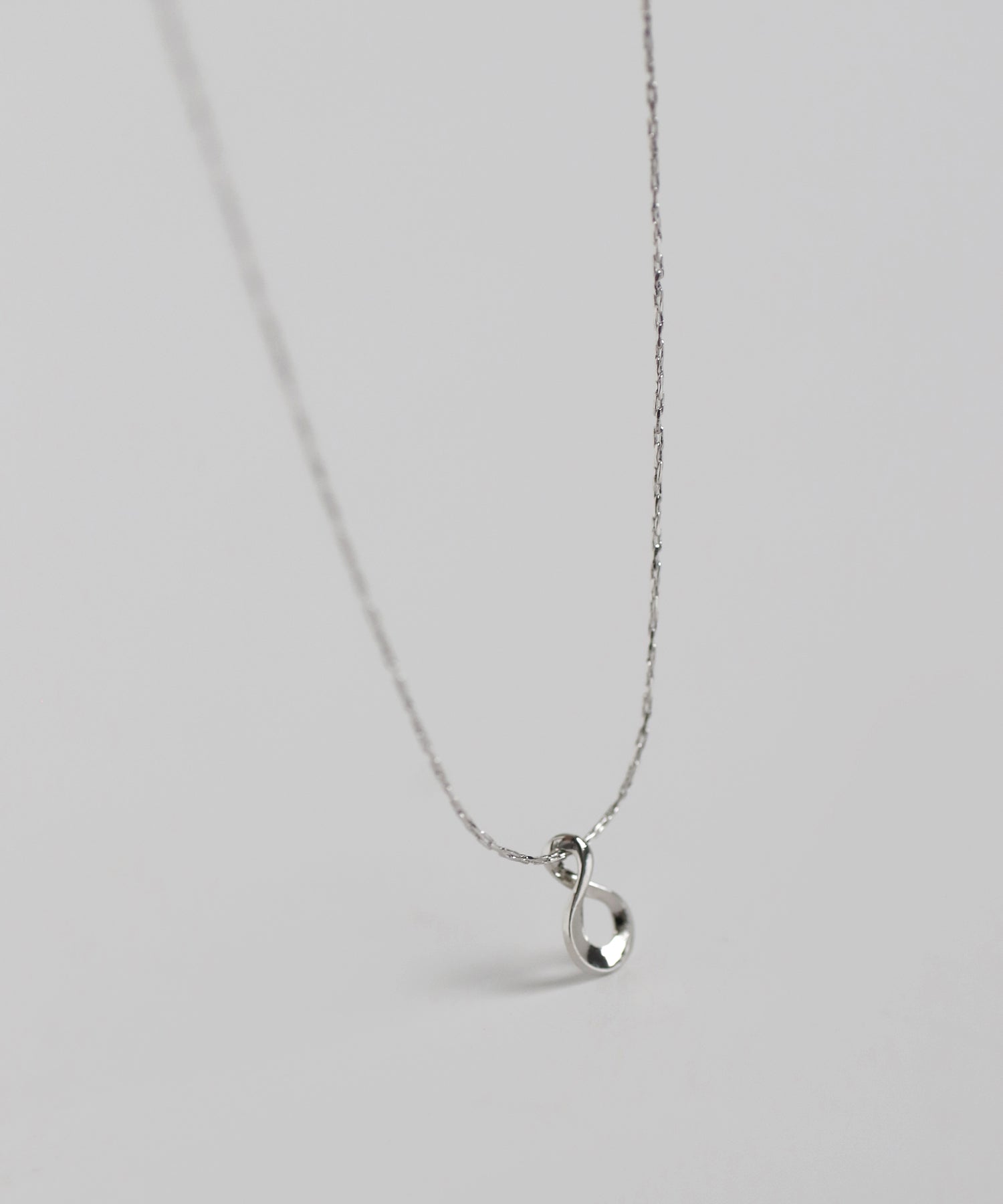 mimi33】ツイストメタルネックレス[Sheerchic]｜アネモネ・シエナロゼ