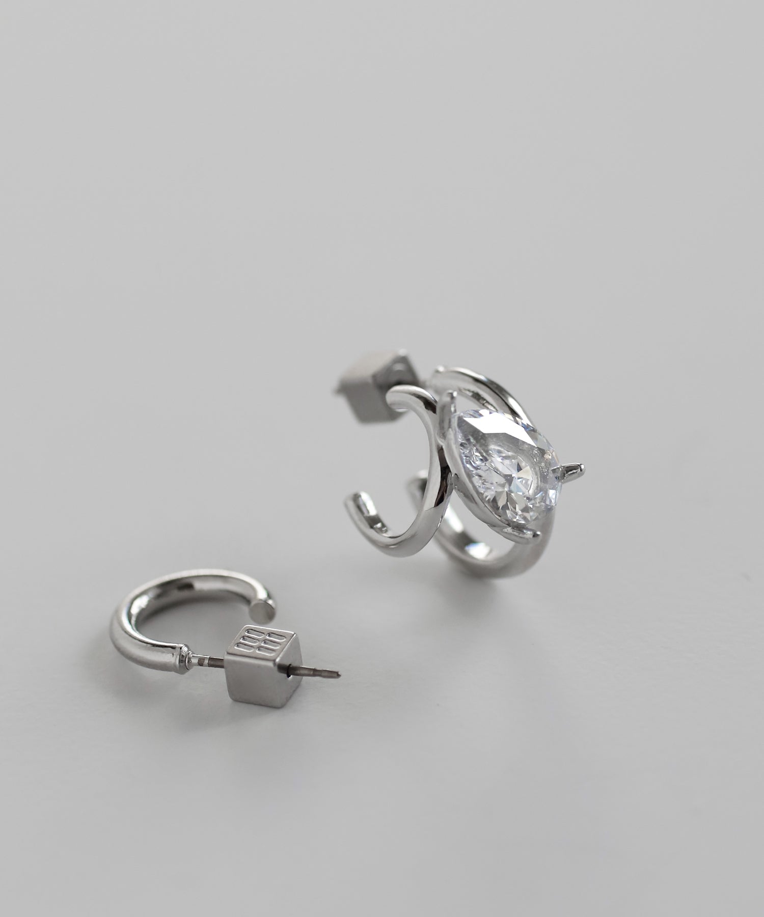mimi33】ドロップビジューアシメフープピアス[Sheerchic]｜アネモネ