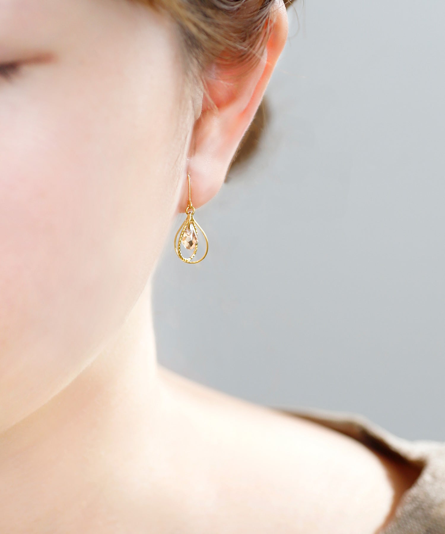 ANEMONE] Bijou x Drop Line Hook Earrings | Anemone, Sienna