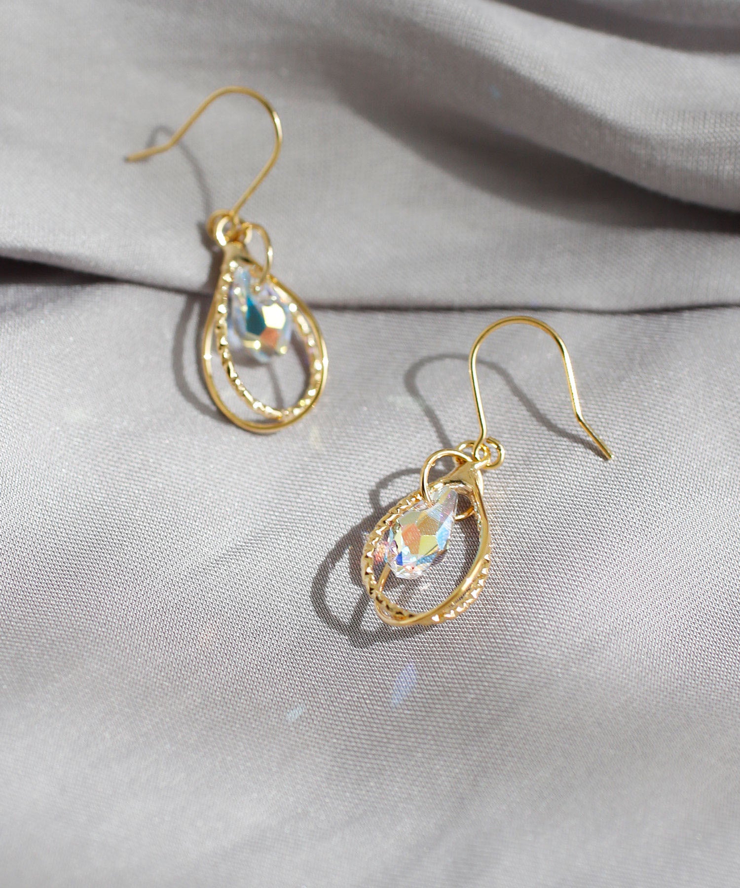 ANEMONE] Bijou x Drop Line Hook Earrings | Anemone, Sienna