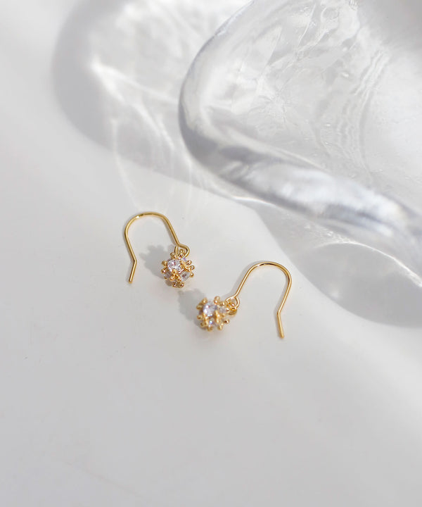 ビジューボールのフックピアス