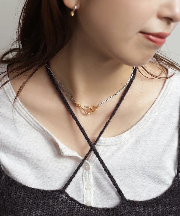 コンビカラーフックモチーフネックレス[Sheerchic]