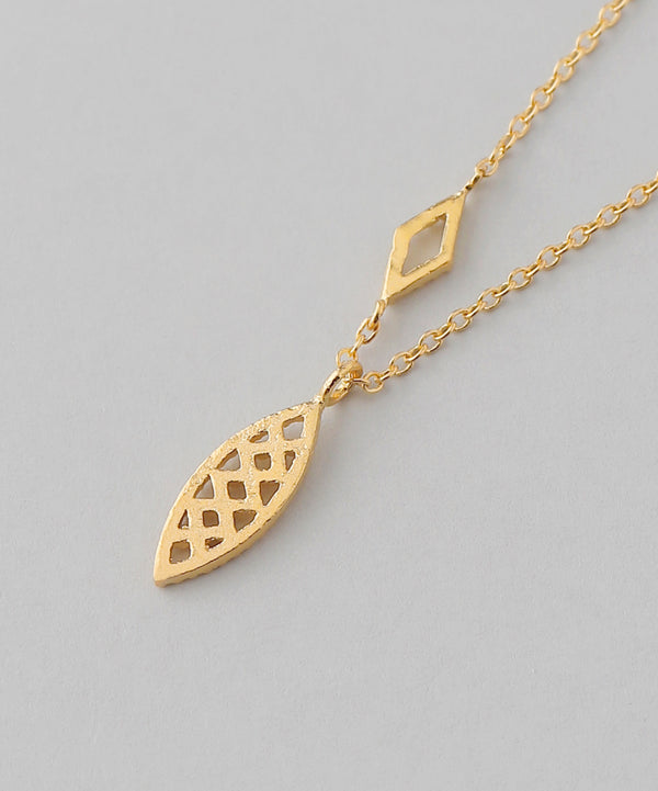 Lace motif necklace