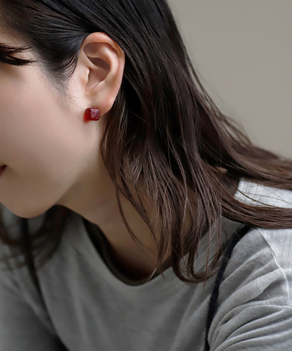 カラーガラスキューブピアス[Ownideal]