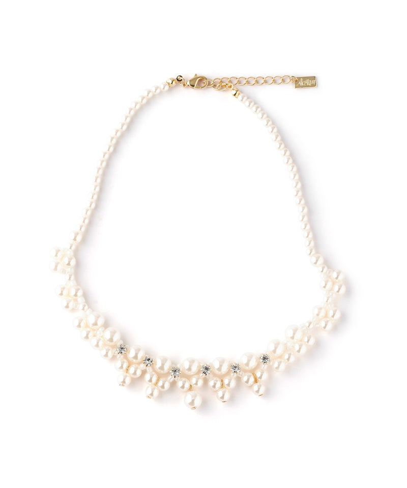 Lace-style pearl necklace
