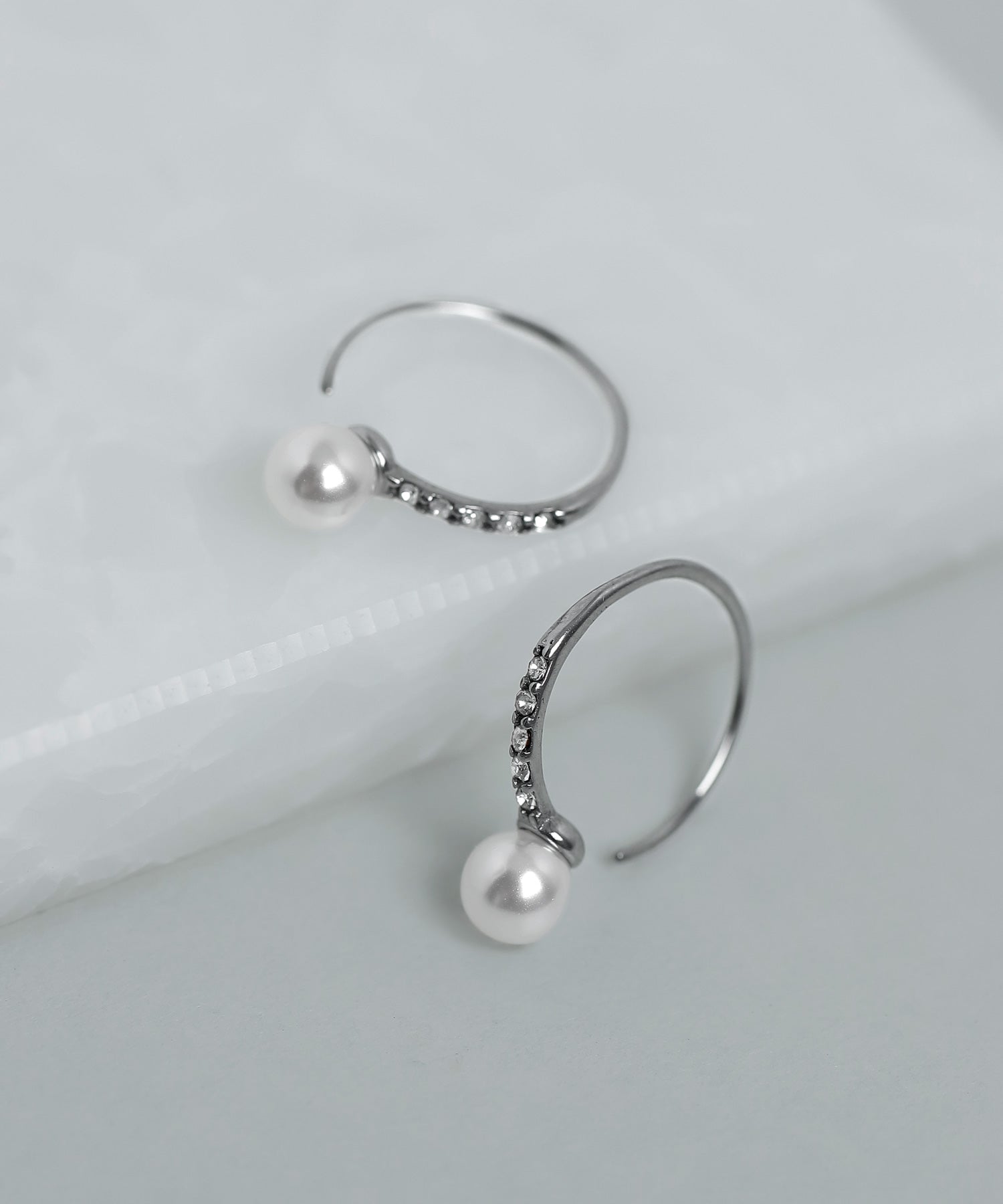 ANEMONE】【ステンレス】パール×ビジューフックピアス｜アネモネ