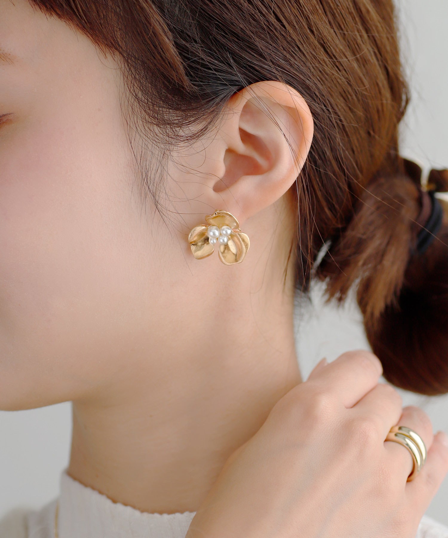 ANEMONE】パール×メタルフラワーイヤリング｜アネモネ