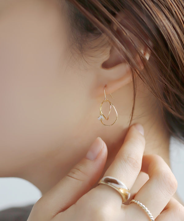 ビジュー×重なりサークルピアス