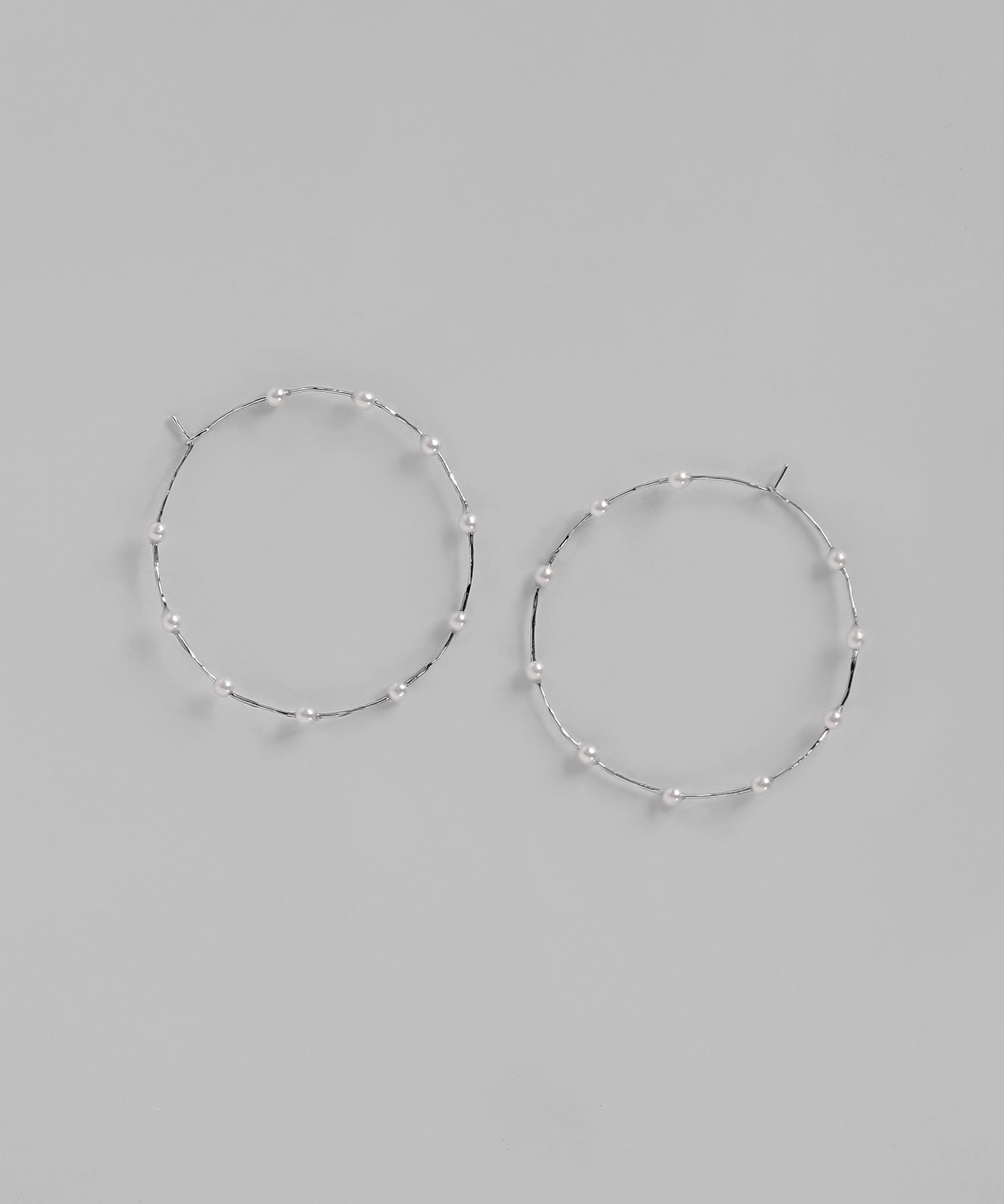 mimi33】パールラインフープピアス[Sheerchic]の商品詳細です