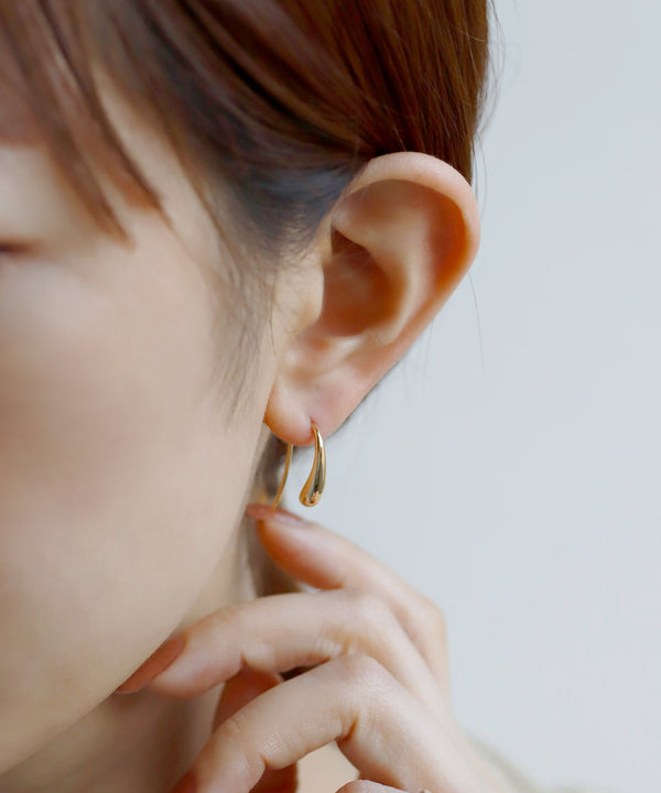 メタルドロップのフックピアス